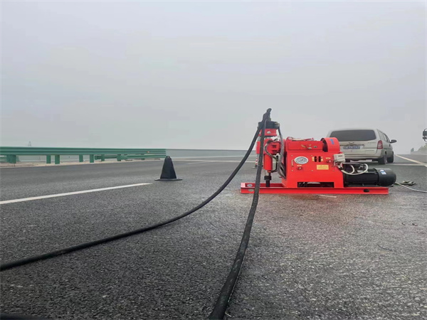 三才镇马路路基路面开裂下沉注浆加固灌浆