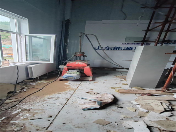 三才镇地基基础下沉墙体裂缝加固注浆顶升施工